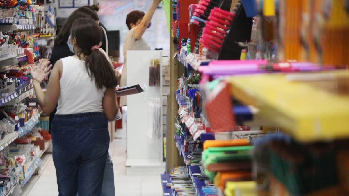 Compra de útiles escolares. Fuente: (Twitter)