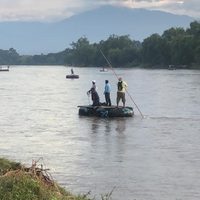 Captan un cuerpo embolsado flotando sobre el afluente del Río Suchiate