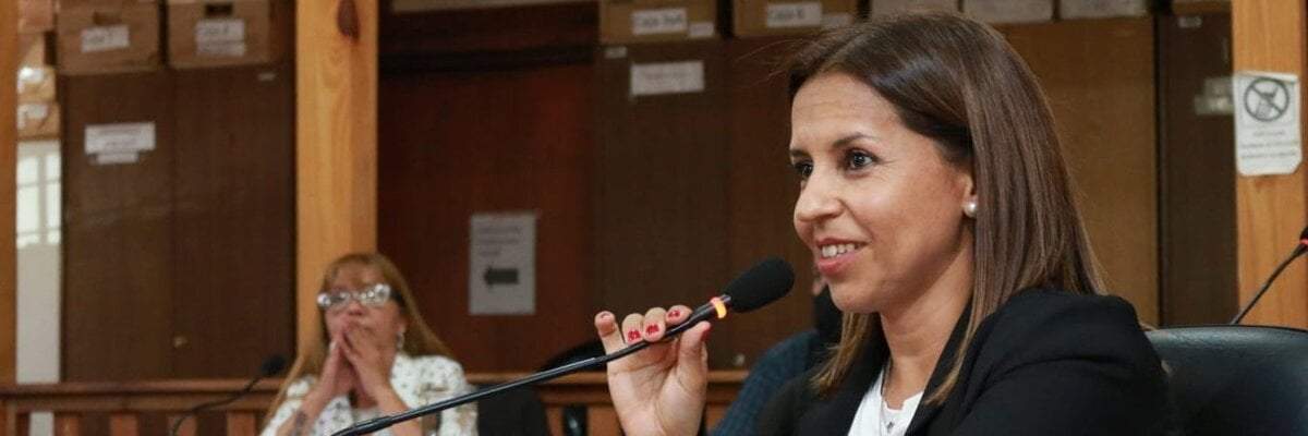 Eliana Rivera reclamó fondos a Nación para prevenir incendios. Fuente: (Twitter)