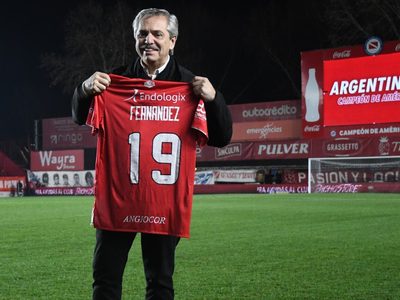 Alberto Fernández, socio honorario de Argentinos en medio de su lucha contra el coronavirus