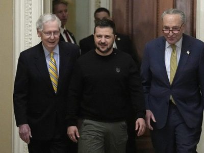 Zelenski arriba a un Congreso "ardiente" cuando el plan de Biden para Ucrania está al borde del cola