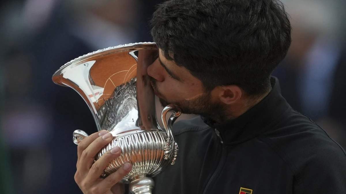 Alcaraz vence a Sinner y gana el Abierto de Italia