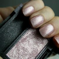 Nail Art: el diseño de manicura de moda que podés hacer vos en casa con un elemento que seguro tenés a mano
