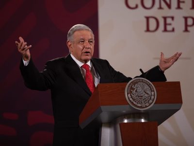 AMLO promete acciones legales contra agresor de la saxofonista María Elena Ríos: "que no se libere"