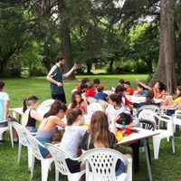 La Ciudad propuso volver a clases "en plazas, parques y calles"