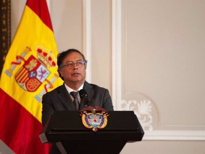 Petro aclara que Colombia seguirá destruyendo cultivos de coca si no hay "sustitución voluntaria"