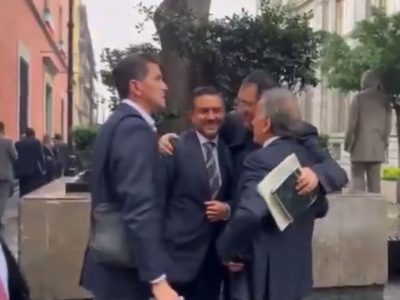 Tras licencia, reaparece Miguel Ángel Yunes Márquez entre aliados de Morena en el Senado