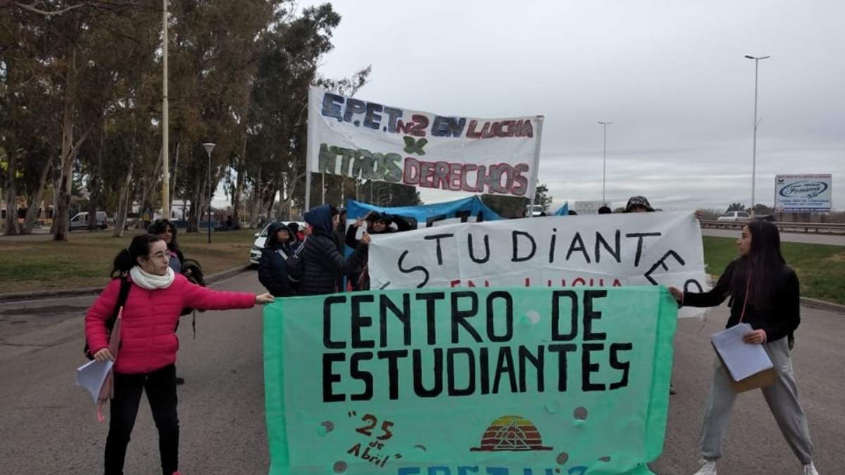 En Centenario pidieron por el Boleto Estudiantil. Fuente: (Aten Centenario)