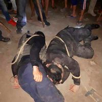Turba amarra y golpea a dos policías que hirieron a un joven en Chiapas