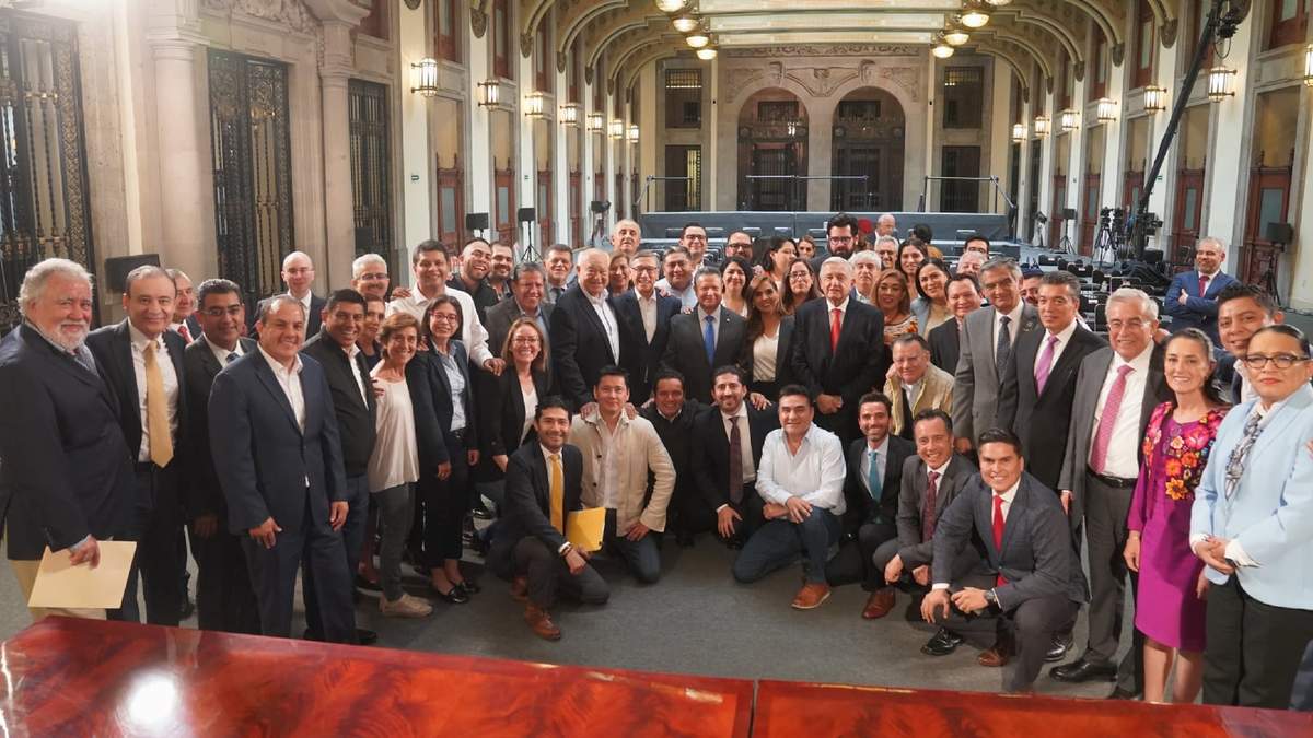 Gobernadores morenistas reunidos con el presidente Andrés Manuel López Obrador en Palacio Nacional el 24 de mayo de 2023