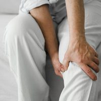 5 ejercicios para hacer en casa y sin peso para que te olvides definitivamente del dolor de rodilla