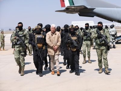 Así fue el traslado de Rafael Caro Quintero y 28 narcotraficantes a EU (Fotogalería)