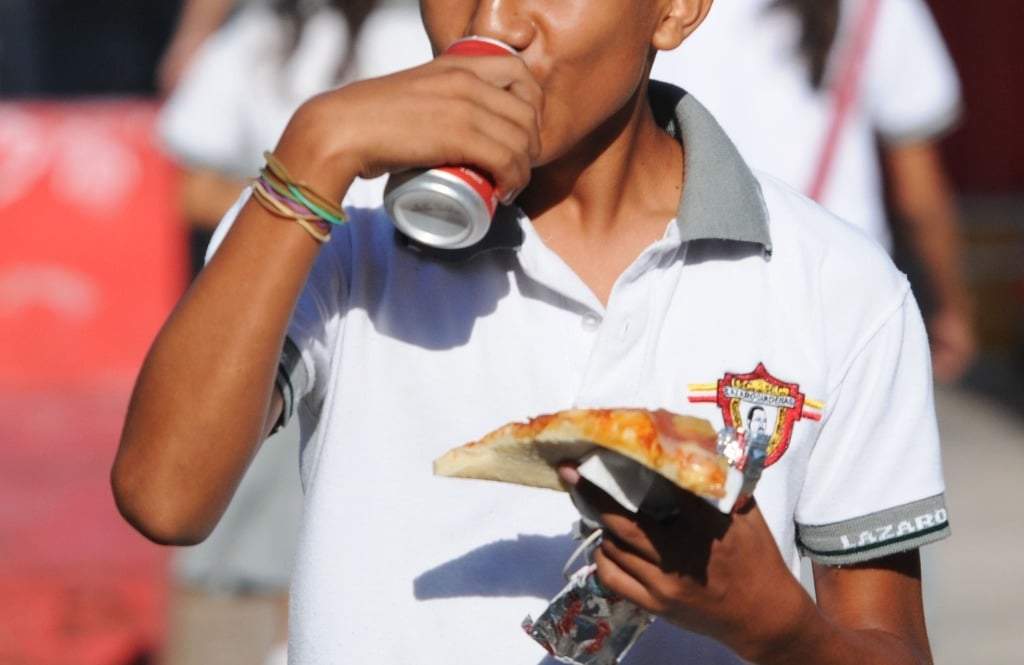 Oaxaca prohíbe la venta de bebidas azucaradas y comida chatarra a menores. Foto: Yahir Ceballos