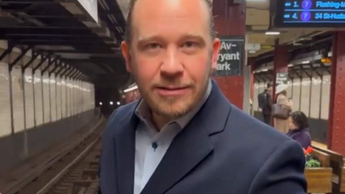 Santiago Taboada en el Metro de Nueva York