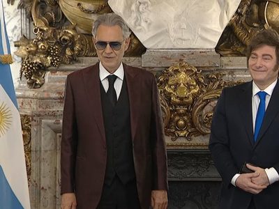 Andrea Bocelli cantó en Casa Rosada tras ser condecorado por Milei