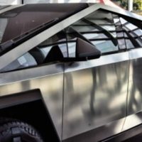 Tesla retira casi 700 mil vehículos por problemas con indicador de presión de neumáticos