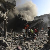 Ataques en centro de Gaza matan a 13 palestinos mientras avanzan las conversaciones de alto el fuego