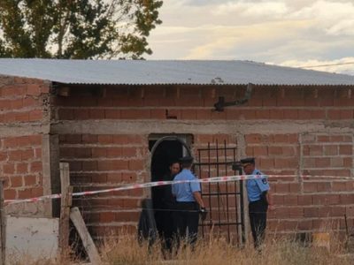 Plaza Huincul: investigan la muerte violenta de un joven hallado en una vivienda del barrio Otaño