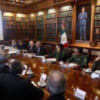Acuerdan reducir 25% las operaciones del AICM tras incidentes aéreos