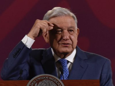 AMLO ironiza: dará a Claudio X González “un collar por los servicios prestados a la transformación”