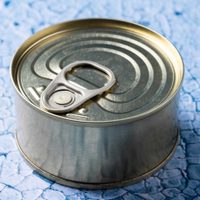 Juntá todas las latas de atún y transformalas en un organizador súper coqueto mejor que uno comprado