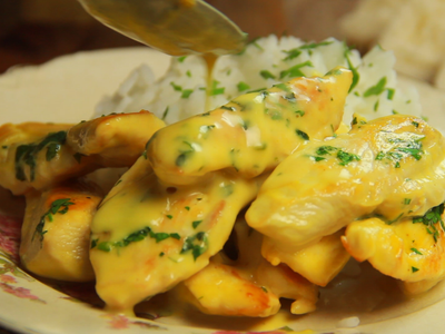 Pollo a la crema: basta de pechugas secas, prepará esta receta exprés y deliciosa para un almuerzo
