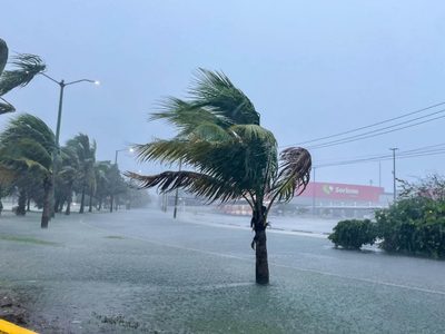 John resurge como tormenta tropical cerca de Acapulco; alerta roja en Cancún por huracán Helene