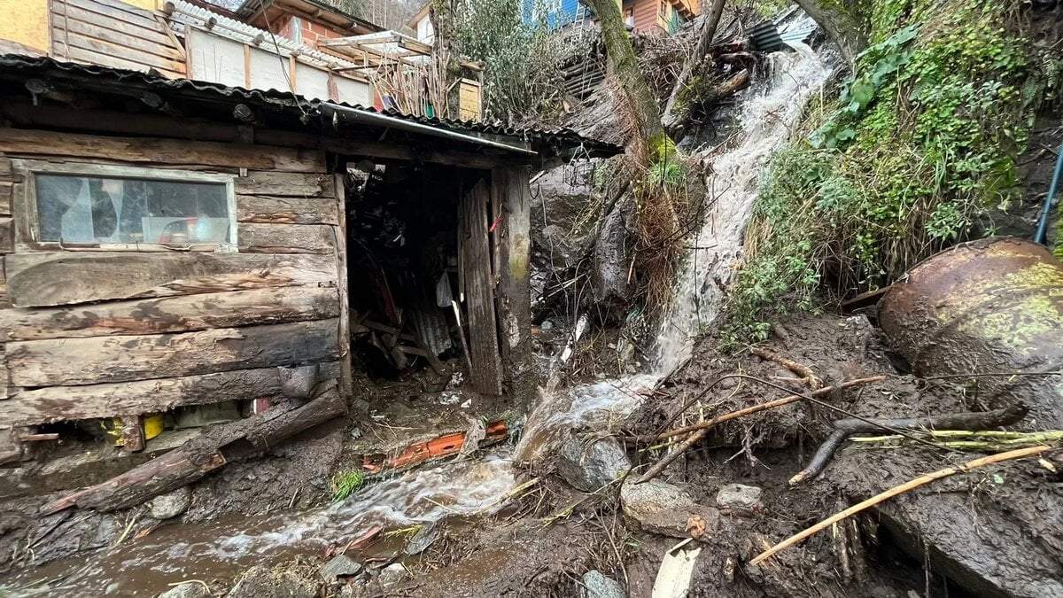 Los Bomberos voluntarios pidieron no volver a ocupar las casas afectadas hasta que la zona sea segura. Fuente (Federico Soto - RSM).