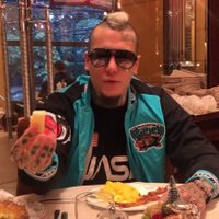 ¡Otra vez sopa! Alex Caniggia viajó en subte y lanzó una polémica frase: "Hay una baranda a..."