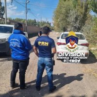 Fue a dejar a su hijo al jardín en pleno centro, le robaron el auto y lo encontraron en Cipolletti