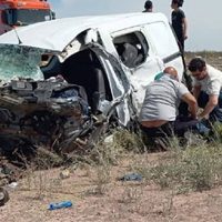 Violento choque frontal entre un colectivo y una camioneta en a ruta 151