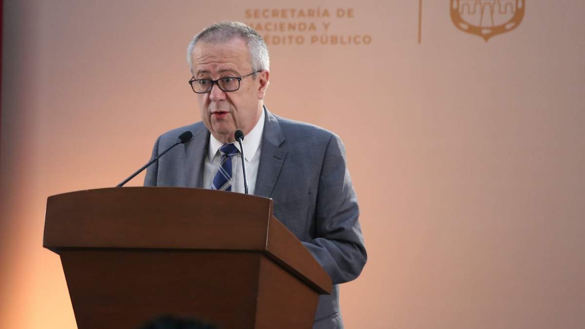Carlos Urzúa