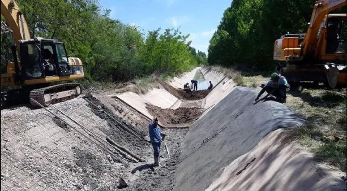 El objetivo del Gobierno es financiar la puesta en funcionamiento y mantenimiento de canales de riego y drenaje. Fuente: (Facebook)