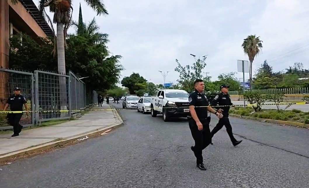 Autoridades aseguran el lugar donde fue dejado un vehículo con los restos de cuatro personas en Chilpancingo, Guerrero