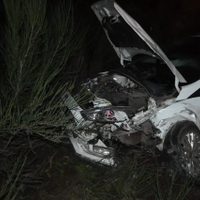 Un auto y una camioneta chocaron de frente en el ingreso a San Martín de los Andes