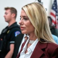 Exsecretaria de Justicia de EU se niega a hablar a legisladores sobre papel de Trump en caso Epstein