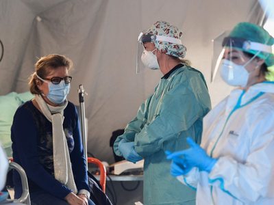 Comprometen a médicos residentes para atender la emergencia sanitaria