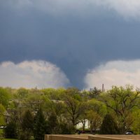 Un tornado masivo causa devastación en Nebraska (Videos)
