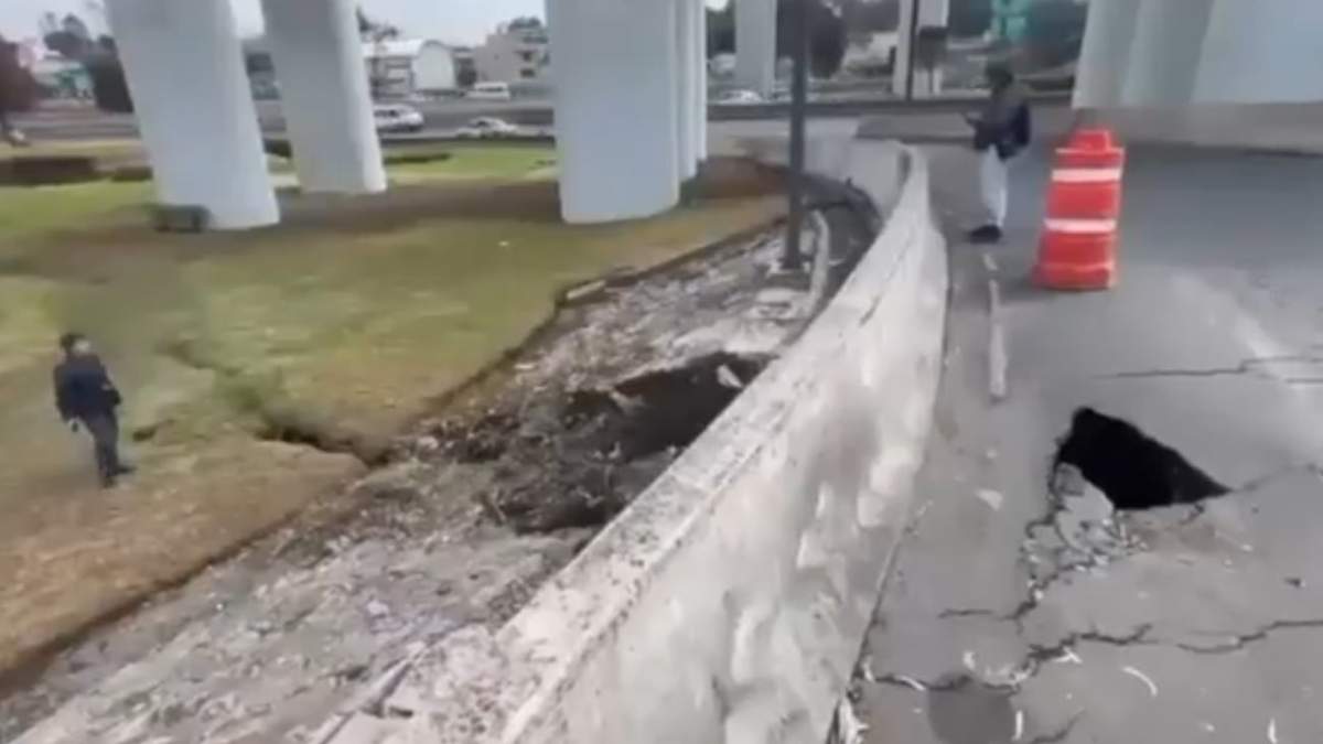 El socavón formado en el Puente de La Concordia