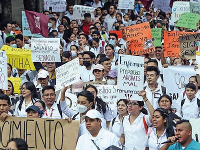 Tras fracaso del Insabi, bajos salarios y abusos en el IMSS-Bienestar