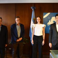 Tanya Bertoldi y Beto Vivero realizaron la entrega de tres ambulancias en Neuquén: los detalles