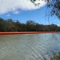 EU instala nuevo “muro flotante” de boyas en el Río Bravo frente a Matamoros