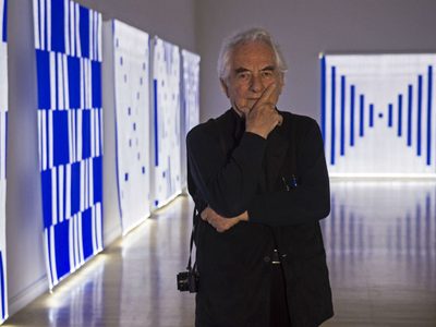 Daniel Buren y su asimilación por la plaza comercial Artz Pedregal