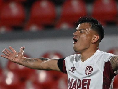 Lanús hundió aún más a Independiente al ganarle en Avellaneda