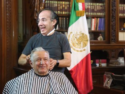 Foto de AMLO con su peluquero desata ola de memes