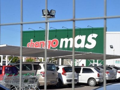 Cipolletti: no se podrá estacionar en las playas de supermercados
