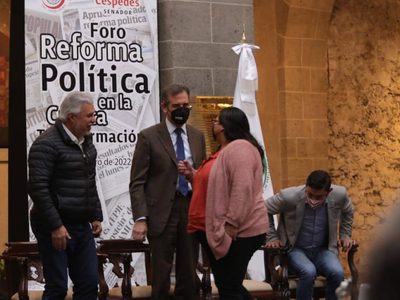 "El INE está secuestrado por dos consejeros", dice Citlalli Hernández frente a Lorenzo Córdova