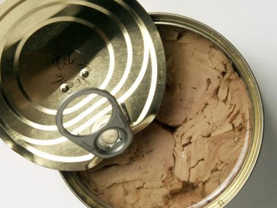 Guardá las latas de atún vacías: creá esta fabulosa y muy útil tablita para picadas, perfecta para las juntadas