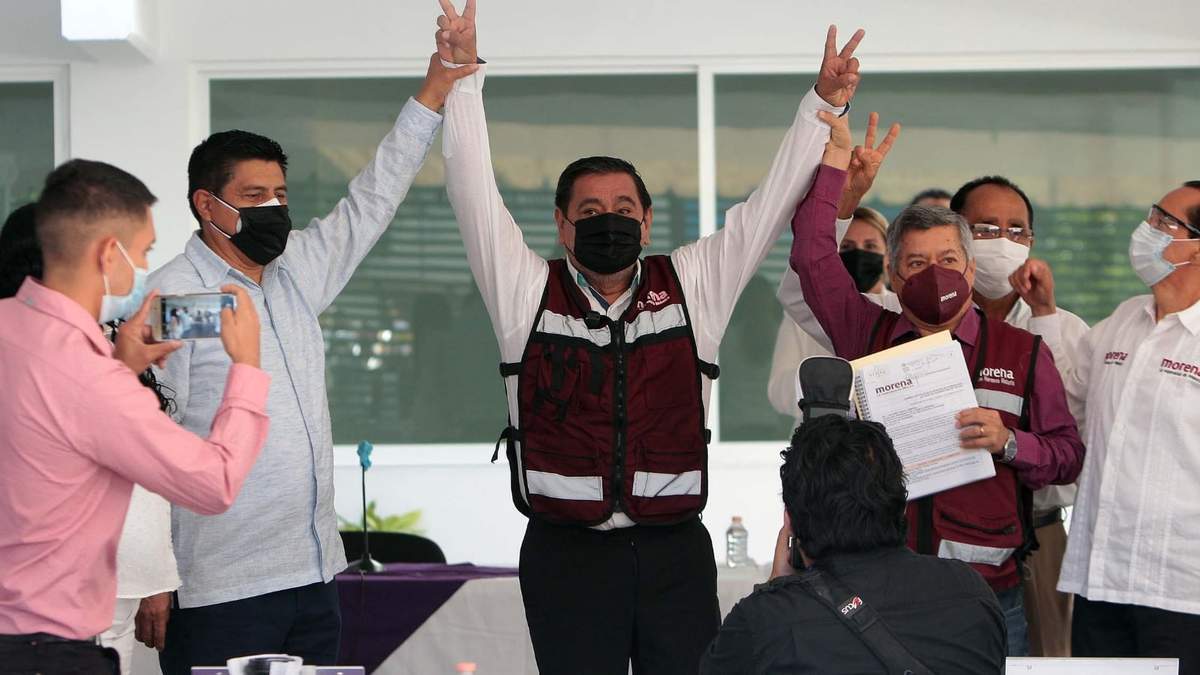 Félix Salgado Macedonio se registró como candidato a la gubernatura de Guerrero en las instalaciones del Instituto Electoral y de Participación Ciudadana en Chilpancingo