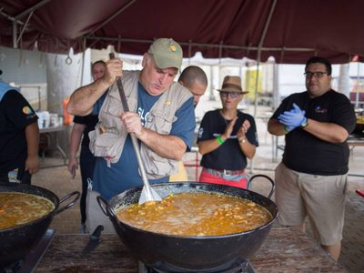 Chef transforma restaurantes en cocinas comunitarias
